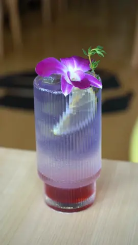 Our strawberry lavender refresher is a customer favorite for a reason 🍓🤩🤤