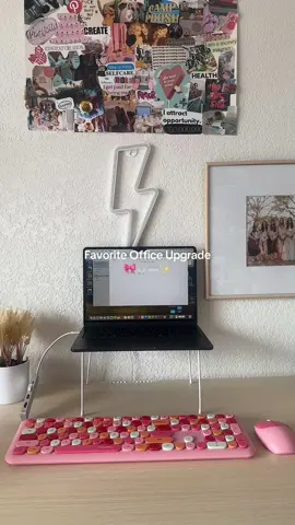 This has to be the most creamy asmr sounding keyboard ive ever used! And the aesthetic is EVERYTHING 🎀⌨️✨ #asmr #asmrkeyboard #keyboard #desksetup #officesetup #aestheticdesksetup #moflikeyboard #typingasmr #wth #typing