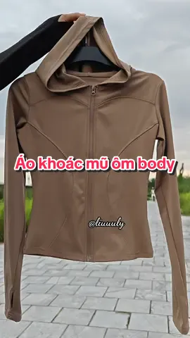 Dáng áo khoác mũ ôm body#aothethao #aotapgymnu #aotapyoga #aochongnang #xuhuong 