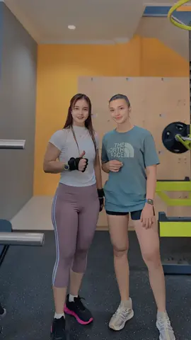 gym bareng Artsi  #angelagilsha dan #rikasharsa 🥰💪 #GymTok #workout #salamolahraga #fyp 