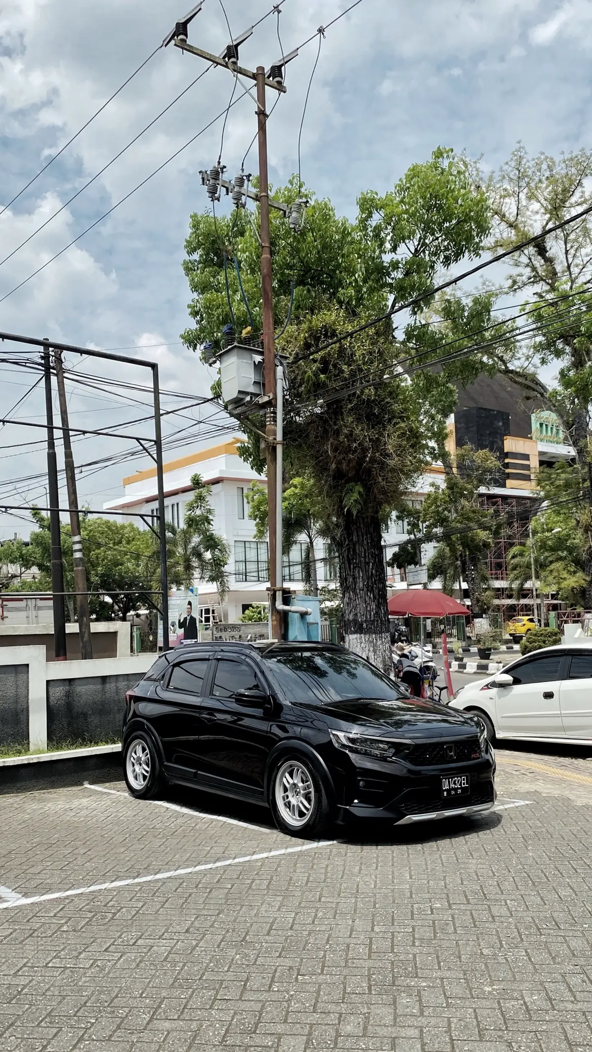 Fitment Bapack Muda ✔️ Bukan Fitment Anak Muda Lagi ✖️ #ParkirajaGanteng 🦍#hulusungaipride  #cinematic #fyp #fypシ゚viral #CapCut #honda #hondawrv #wrvmodifikasi #enkeirpf1 #carantusiast #kalimantanselatan #banjarbaru   @HS GARAGE @BDS VARIASI 