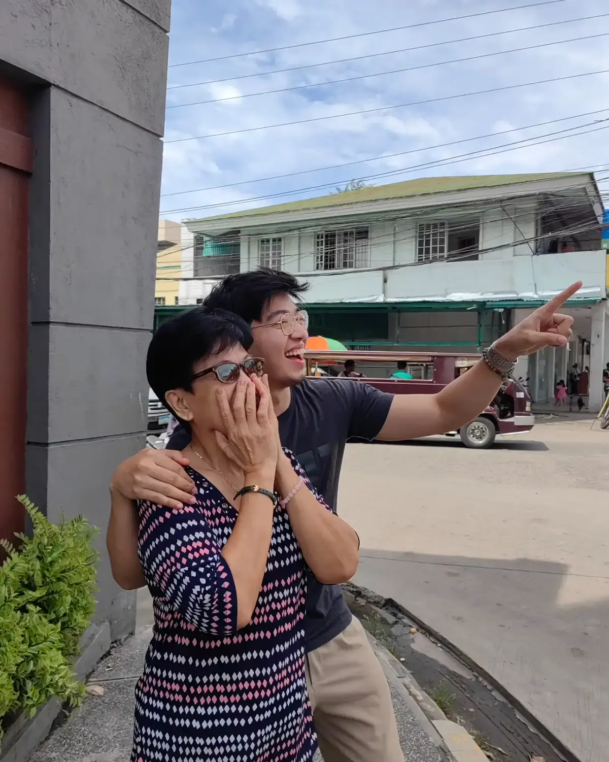 Finally seeing the billboard of my face in Bacolod, and what makes it more special? I brought my mom here so she can also see it with me ❤😂 *shocked* siya hahaha