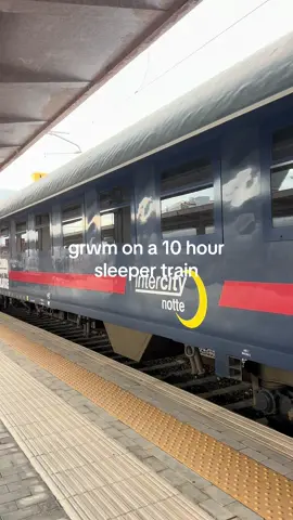 we took a 10 hour overnight sleeper train from salerno -> palermo on intercity notte! we booked the deluxe cabins so franky and i had a room with bunk beds to ourself. honestly such a cool experience to lay in bed and watch the sights out of the window! & the sunrise was unrealll!! bucket list ☑️ #fyp #intercitynotte🌙 #intercitynotte #overnighttrain #sleepertrain #italytravel #travel #italy #italytiktok 