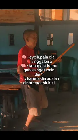 ngeliat tangan yang dulu ku genggam, senyum yang menyemangati ku, tatapan yang tajam ditunjukkan kepadaku, mendengarkan suara lembut yang memanggilku mas den, kini sudah bukan aku lagi pemerannya.