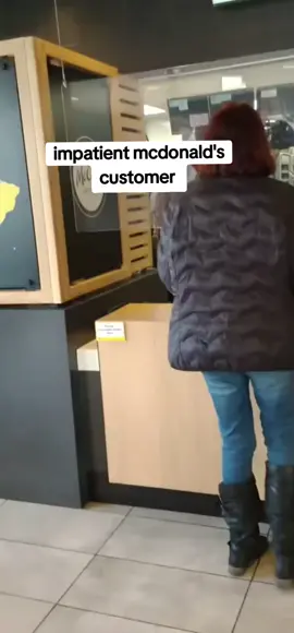 impatient mcdonald's customer  #mcdonalds #impatientcustomers  #customerservice 