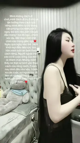 Mình không thích đi chơi,mình thích đi lm,ở nhà và tận hưởng theo cách của riêng mình.Mình tự do trong căn phòng của mình,hết 1 ngày dài làm việc,tắm rửa gội đầu mang 1 bộ đồ ngủ…chăm sóc da..Mở nhạc chill chill chìm vào trong giấc ngủ❤️ Ngày qua ngày như thế ,tách khỏi mọi điều tiêu cực tâm hồn mình luôn an lành theo cách riêng..Người ngoài nhìn vào có lẻ cuộc sống của mình là nhàm chán.Nhưng mình thấy nó thật sự bình yên theo cách của riêng mình..3 năm nay mình đều như vậy..tránh xa các cuộc vui ngoài kia..đi làm về dành không gian cho mình,bản thân thấy thoả mái là được..❤️#xuhuongtiktok #xuhuong2024 #43danang 