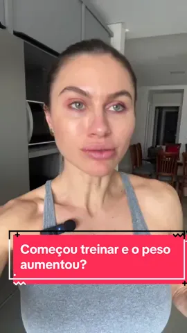 🚨 Começou a treinar e seu peso aumentou?🚨 Se o seu objetivo é emagrecer, saiba que apenas ir à academia não é suficiente se você não seguir uma dieta adequada. 💡 Muitas pessoas acreditam que o treino por si só permite comer à vontade, mas a verdade é que um treino de musculação queima, em média, apenas 200 a 300 calorias por hora. Se você exagera na alimentação, pode acabar compensando todo o esforço! 🍰 Para emagrecer de verdade, é essencial criar um déficit calórico: gastar mais calorias do que consome. Se você treina, mas continua comendo mais do que gasta, pode até ganhar massa muscular, mas também acumular gordura. E o resultado? Fica mais forte, mas o peso sobe! 💪🔄 Lembre-se: treino bom não compensa alimentação ruim. Para resultados duradouros, equilíbrio entre dieta e exercício é fundamental! ⚖️ #emagrecimento #déficitcalórico #Nutrição #treino 