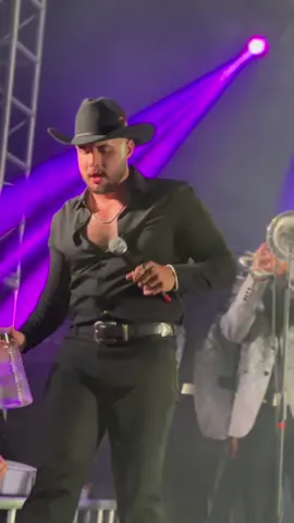 Es juevebes y el cuerpo lo sabe. 😮‍💨🍻 ¿En que ciudad les gustaria vernos pronto pa’ pasar una noche inolvidable? 🎤🎉 #JoseEsparza #banda #Cover #soyComoQuieroSer #musicaMexicana #picoriverasportsarena 
