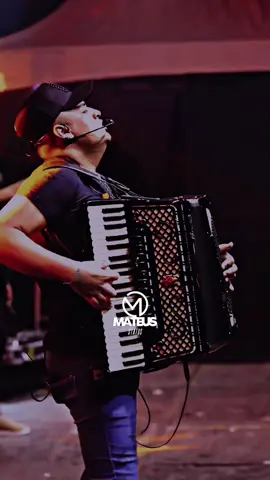 Vou chegar junto pra sentir o seu perfume🫶 #fy #musica #forro #tarcisiodoacordeon #eutenhoasenha #eutoperdidonascurvasdeumamorena #status 