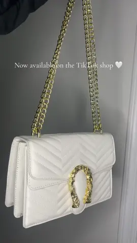 Shop the orange cart 💭💫✨ #tiktok #hangbag #handbagcollection #handbags #girlsbelike #luxuryhandbags #luxurylife #tiktoksjop #tiktokfinds #shopnow #TikTokFashion 