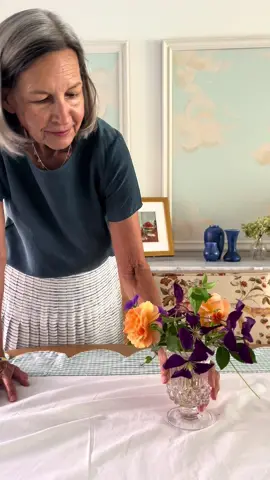 Making a little bouquet with the flowers from my garden. 