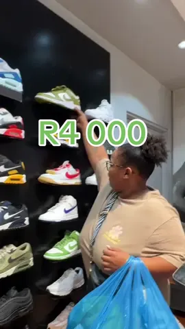 R4 000 giveaway when should we do this again? 💸🇿🇦💙 #southafrica #dreamboysza 