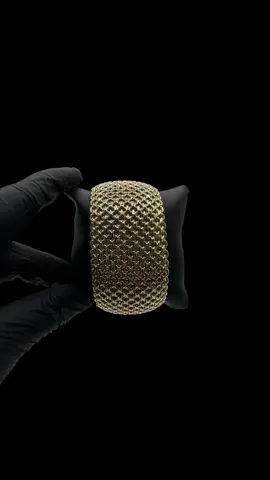 Bracelet maille PAILLASSON 3 ORS en 18K✨ - Longueur : 21CM🔥 - Largeur : 38MM🔥 - Poids : 46.4GR🔥 Prix : 4180€✅ OU :  ➡️OR À FOURNIR : 51GR 18K + 1160€ 🤝🏽 👉 Transac-or.com  • • • • • • • • • • #gold #chevaliere #luxe #pendentif #joaillerie  #viral #14k #18k  #22k #or #jewelry  #gold18k  #fyp  #pourtoi #971 #972 #973 #974 #509 #antilles  #timal  #bijoux  #chaine #bracelet  #collier  #bague #gold  #domtom  #bijouterie #transacor   