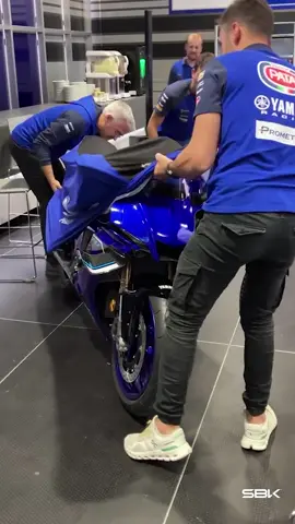 The moment of unveiling for the new Yamaha R1 model! 🔵 #ItalianWorldSBK 🇮🇹 #WorldSBK #motorcycle #motorsport #racing #sportsontiktok