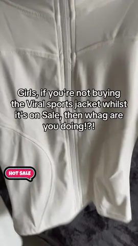 Best sports jacket ever✨✨#TikTokMadeMeBuylt #leggingsoftiktok #fyp #TikTokShop #jacket #jackets #jacketpotato #jacketstyle #viralperfumetiktok