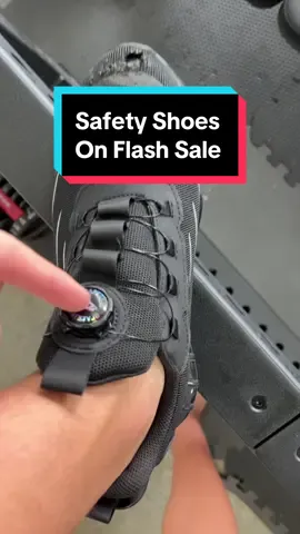 These are safety shoes that look like regular sneakers #shoes #safetyshoes #bluecollar #sneakers #tiktokmademebuyit #coolshoes #mensshoes #slipresistantshoes #waterproof #kevlar #steeltoe 