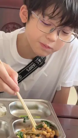 Finally I found a little boy who looked like SOOBIN, I really hope to find the BEOMGYU version...#txt #soobin #choisoobin 