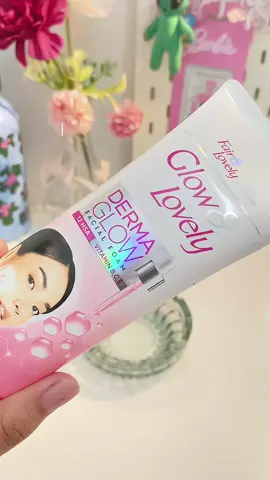 Cleanser glow n lovely yang bisa bikin muka kita lebih bersinar dan glowing!!💖🌸✨ #facialwash #fasialfoam #dermaglow #femaledaily #fairnlovely #skincare #skincareroutine 