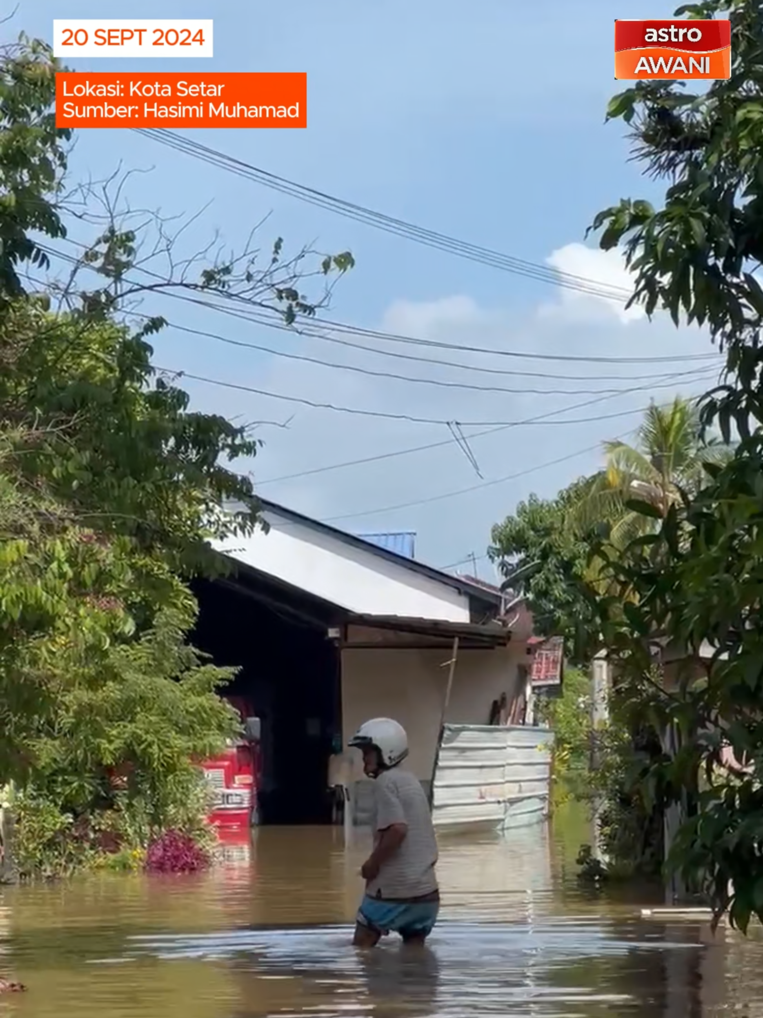 Berat mata memandang, berat lagi bahu memikul. Demikian gambaran yang terpaksa dihadapi mangsa-mangsa banjir di Kedah. Visual yang anda saksikan ketika ini merupakan situasi di Kampung Seberang Anak Bukit, Kota Setar yang masih ditenggalami air. #AWANInews