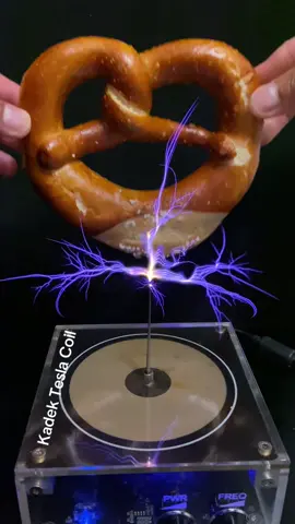 Hard to believe this is real🔥#teslacoil #Musik #experiment #viral #fy #kadektesla #musik 
