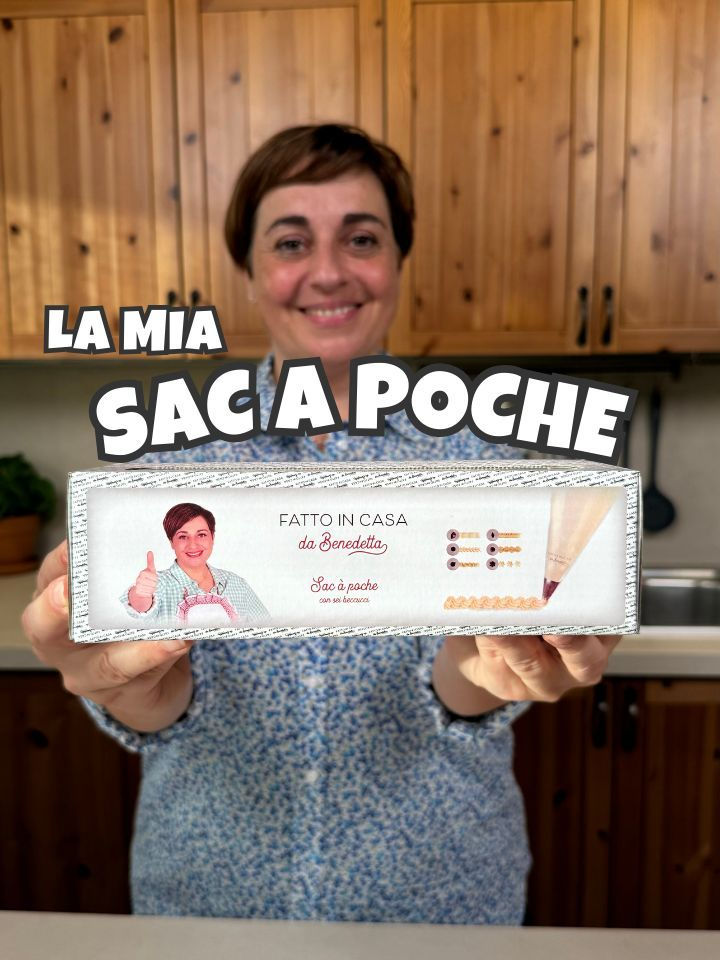 🧁 La sac à poche della linea Fatto in casa da Benedetta la trovate in tutti i negozi Kasanova, sul loro shop online o nel nostro shop online  👉 shop.fattoincasadabenedetta.it #sacapoche #benedettarossi #fattoincasadabenedetta