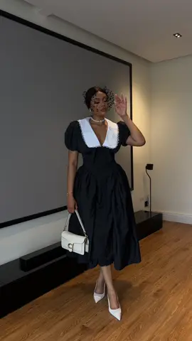 @Njideka looks so demure in our Daphne dress!😍😍🖤🖤 Available in UK size 6-20 Kindly send a dm on IG or visit www.kaykaybrand.com