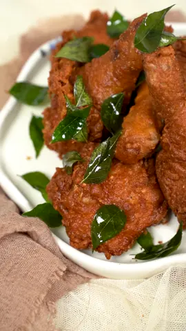 Ayam Goreng Terasi Jeruk 🍗💯 — Bahan :  3 pcs paha ayam utuh Marinasi (Bumbu Halus) :  7 siung bawang putih 7 siung bawang merah 5 pcs cabe keriting 8 lembar daun jeruk 1 sdm terasi Perasan jeruk nipis 1 sdt ketumbar 3 buah kemiri Sedikit air 1/2 sdt garam 1 sdt merica bubuk 4 sdt kaldu jamur 1 sdt gula merah 5 sdm tepung maizena — #masakdirumah #reseptiktok #resepsimple #masakansimple #resepayam 