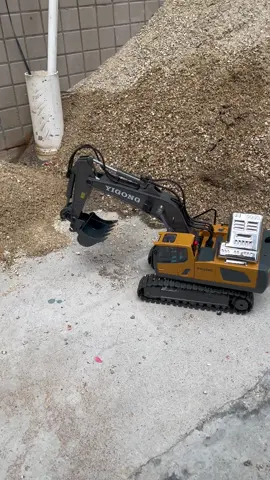 Bro this Mini RC Excavator is so dope #rcexcavator #rc #excavator #TTSACL #miniexcavator 
