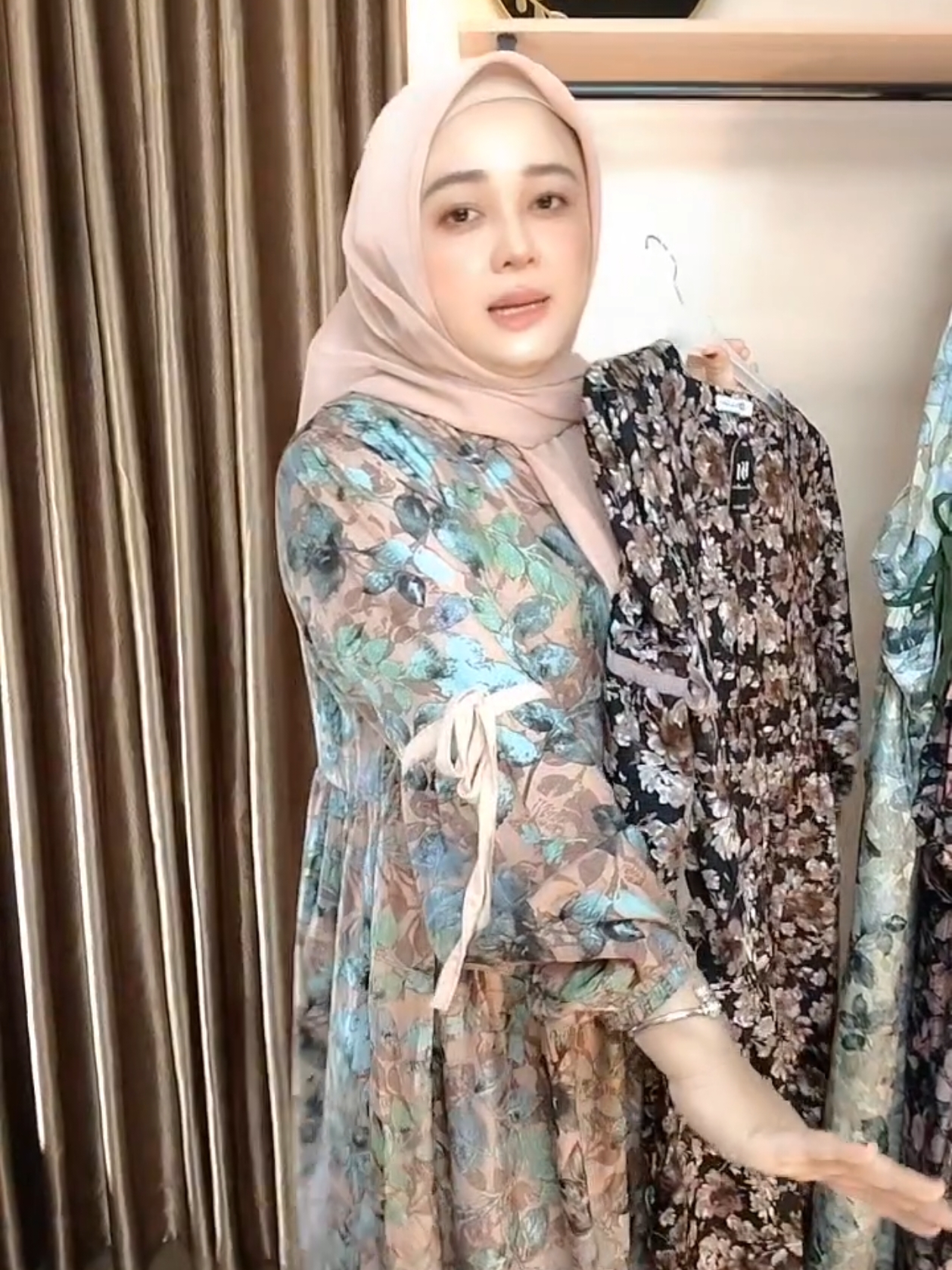 Midi dress pita.. bahan rayon #LIVEhighlights #TikTokLIVE #LIVE #mididress #bajumurah #OOTD #gamis #gamismurah #mididress #zxycba #gamisrayon #ootdfashion #masyaallahtabarakkallah 