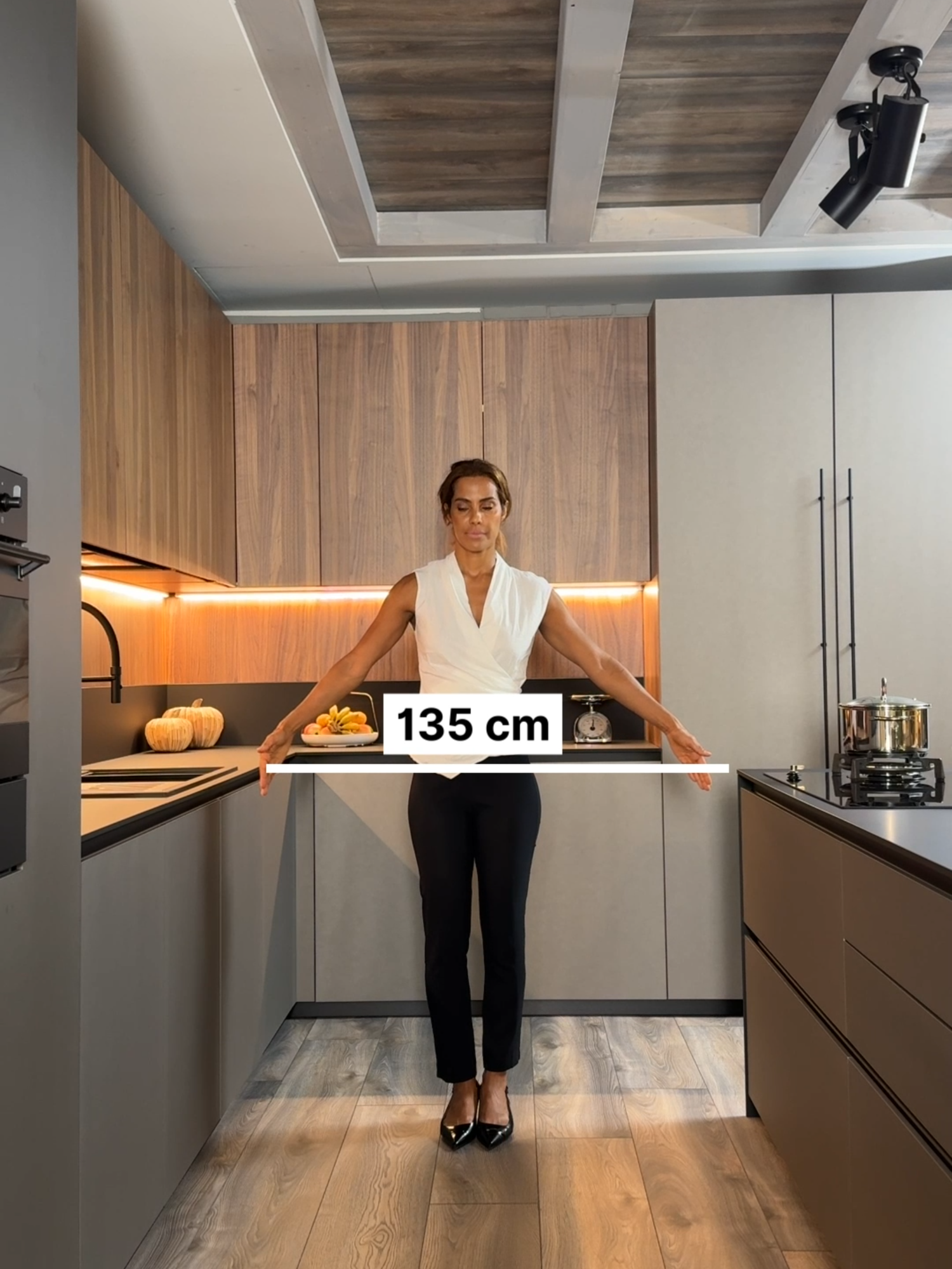 Kitchen with an island: the standard measurements 📐 Discover the useful space between the kitchen and island, the work surface height, the centimeters between the countertop and shelves, the distance between kitchen appliances and the island, the fridge height, the kitchen island length and depth, and the height of the snack table compared to the chairs. #kitchendesign #kitcheninspiration #kitcheninspirations #kitchenideas #interiordesignkitchen #kitchendesigninspo #kitchenmeasurements #kitchenmeasure #kitchendimensions #kitchendimension #kitcheninspo #kitchenwithisland #diotti #diotticom #interiordesign