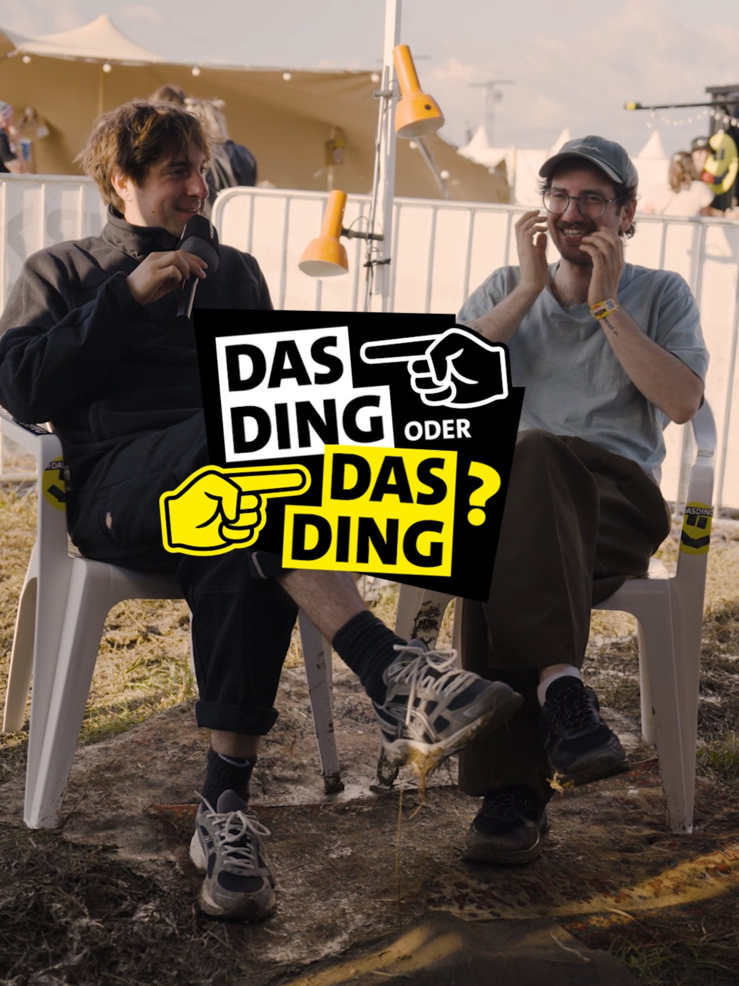 Wär 'n krasser Show-Opener auf der nächsten @leoniden_leoniden Tour! 😂 Wir haben mit den beiden Boys Das Ding oder Das Ding aufm @southsidefestivalgespielt. #dasdingoderdasding #southsidefestival #festivals #interview@alex_danner