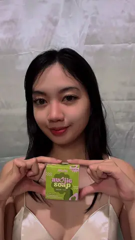Glass skin secret? No more gate keeping! This is my favorite Avojie Soap from Daisuki Skin 🥑 Deserve mo mag add to cart 🫶🏻 #daisuki #daisukiskin #avojieceramidelotion #avojiesoap 