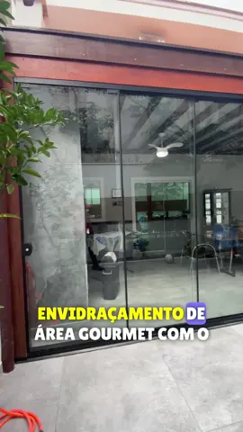 Envidraçamento de área gourmet com sistema stanley (mão amiga). 👉🏻 Ótima opção pra sua residencial, com um ótimo custo beneficio.  Solicite seu orçamento via whatsapp (47) 99953-8476  Atendemos 📍Joinville-SC e região #envidracamento #areagourmet #churrasco #festa #lazer #obra #construcao 