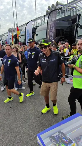 MotoGP: Valentino Rossi signing autographs in Monza 🏁 #motogp #valentinorossi #monza #f1 #autograph #collection #formula1 #memorabilia 