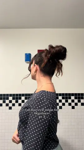 let me know what other fall hairstyles you guys want me to do!! #hairstylesforschool #simplelazyhairstylesforschool #cozyfallreset #fallhaircuttrebds2024 #fallhairstyles2024 #cutehairstyles 