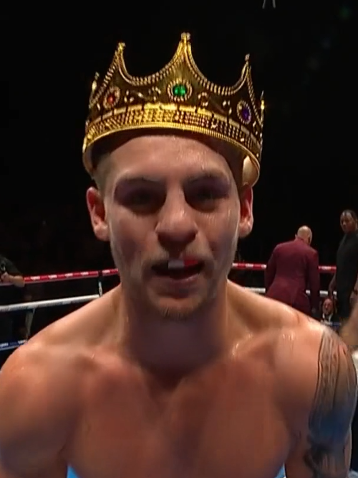 KING CALLUM WALSH KNOCKS OUT PRZEMYSLAW RUNOWSKI AND REMAINS UNDEFEATED! 🇮🇪 👑 #WalshRunowski #Boxing #UFC #MMA #CallumWalsh #Dublin #Ireland