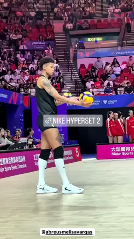 💥Nike HyperSet 2 SE💥    Cuando la acción se intensifica, mantente en el medio de la pelea con el Hyperset 2. Una unidad Air Zoom en el antepié ofrece un pop único al correr hacia tu posición. Puedes atacar a gran velocidad sin sacrificar la comodidad gracias a una entresuela de espuma y cordones que te ayudan a mantenerte seguro. Esta versión está pintada en un color pastel especial, con un logotipo Swoosh iridiscente, entresuela con motas multicolores y cordones de colores primaverales en la caja, justo a tiempo para la temporada del club.  📲WhatsApp +506 87848196 ✔️100% originales 🚚Envío Gratis  🇺🇸Importadas desdeUSA
