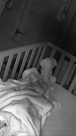 Shadow being haunts their baby.. source:FB:jorgeluiscruzmolina #scary #creepy #haunted #paranormal #darkmooseman #darkmoose 