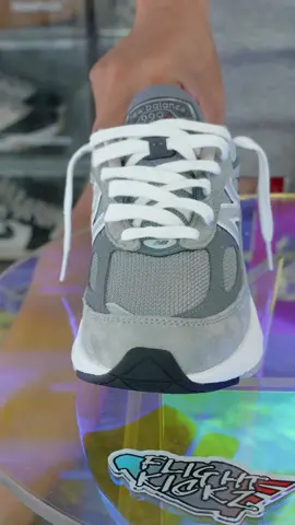 #sneakers #lace #lacedsneaker #fypage #sneakerheadz #lacenewbalance #newbalance990 