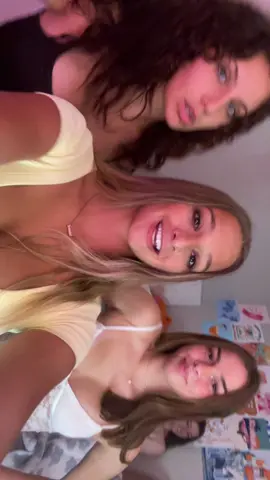 i love kitkats @Elizabeth @brooke 