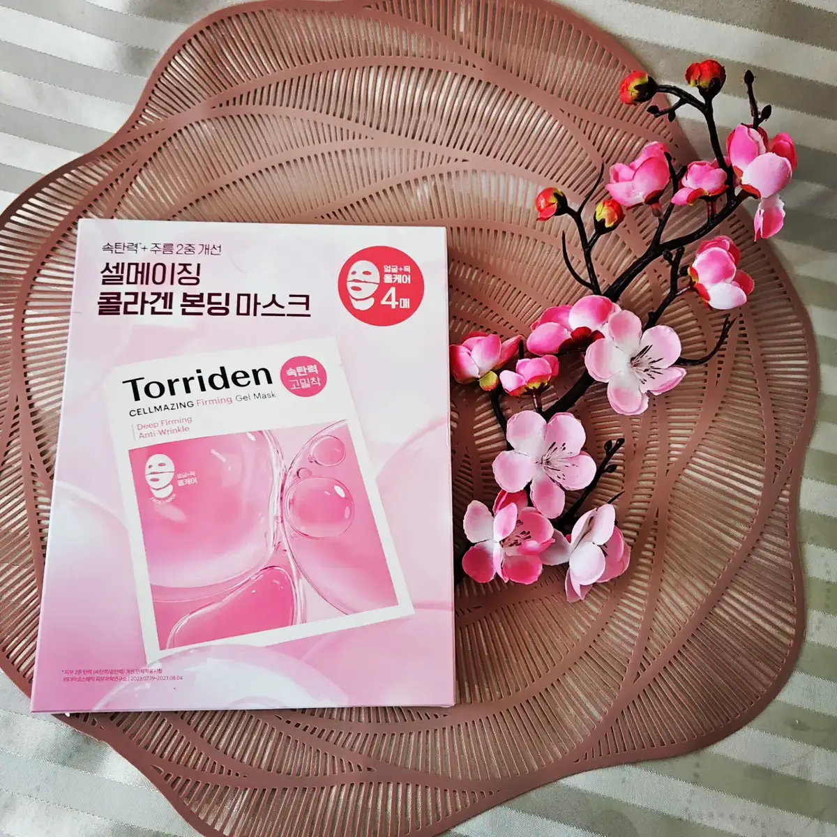 Thank you @TORRIDEN US Thank you for giving me this opportunity to try this amazing set exchange for my honest review. Thank you so much! 💗💗 💖Cellmazing Firming Gel Mask Get radiant and youthful-looking skin with this gel mask! Concentrated with various types of collagen, the gel mask delivers deep hydration and diminishes fine lines and wrinkles for a supple and plumped up finish. Tight lifting from skin elasticity to wrinkles. 💝How to use: 1. After facial cleansing, adjust your skin with toner. 2. Apply the mask with the embossing side down on 3 sections. 3. After 20-30 minutes, remove the mask and gently pat the remaining essence for further absorption. 🌸There are 4 pieces mask inside the box! Consisting of 3 individual pieces that seamlessly cover the face and neck. Such a nice design! I like their cutting of the mask, which can fit on the face, eyes, lip very well! This way no space will be missing when put all on! Stay on the skin and not easy to slip off! It feels very comfortable and soothing! Very moisturizing and locks the moisture! Feels firming! I applied it for about 30 minutes! After attachment depending on the skin condition, and the mask becomes clearer. So interesting! Gently pat any remaining serum into the skin! Feels full of hydrating & moisturizing! Soft touch! Not irritation or breakouts. It is Amazing! PR/Gifted #gifted #review #skincarereview #skincareroutine #skincareproducts #Skincare #kbeautyskincare #torriden #cellmazing   #collagen #enlargedpores #smoothskin #kbeauty #cleanbeauty