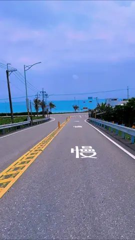 向左還是向右 - 🚩台東。玉長公路 Taitung , Yuchang Road  ▫️地址：臺東縣962長濱鄉台11線96k+100 #台灣景點 #台東景點 #台東 #長濱 #玉長公路 #豐濱  #玉里 #Taitung #travel #taiwan