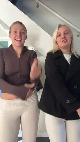 Morgondansen innan kaffet☕️ #varningförfotibakrunden 