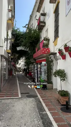 lovely afternoon exploring the old town🇪🇸🫶🏼 #marbella #puertobanus #spain #oldtown #marbellaoldtown #holiday #explore #fyp 