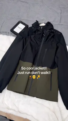 #waterproof #jacket #windproof #OOTD #fyp #menswear #tiktokmademebuyit #spotlight #autumnandwintertrendssale #sportswear 