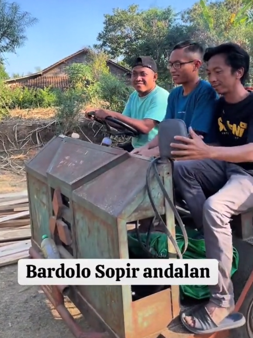 OTW ... bribek  Bu Guru... nyedaki bojone sek @SUKENI @plosok_digital_official 