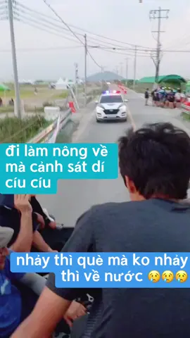 #đi làm nông bằng mui trần về mà bị#cảnh sát dí đuổi sợ quá mọi người ạ#nhảy thì què mà ko nhảy thì về ăn cơm mẹ nấu #cíu e. ace thăm thân đi làm cẩn thận , cs quét ác lắm #hanquoc #kimchi #korea #dhs #bhp 
