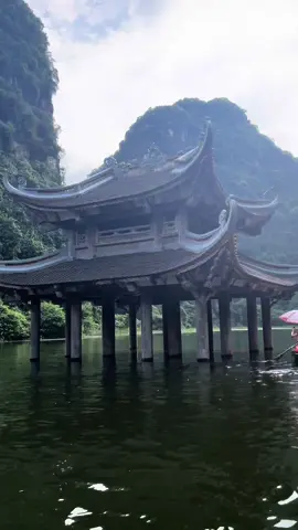 Trang An boat ride in Ninh Binh ❤️ The Trang An Scenic Landscape Complex is a UNESCO World Heritage site, just minutes from Ninh Binh, Vietnam. It is a gorgeous landscape of limestone karst peaks, covered in thick rainforest jungle, which reach heights of almost 200 meters (~650 feet). Between these towering rocks you can find flat valleys, winding waterways, temples, and caves.