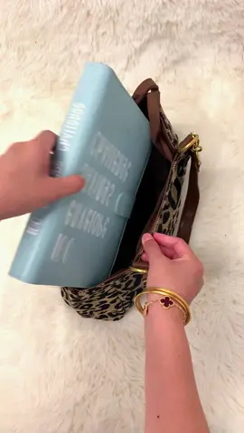 Don’t miss it!!! Cool!! 🤎🤎 #totebag #fav #cool #coolbag #trending #falloutfits #fallfreshness #laborday #halloween2024 #shopsale #fyp #leopard #dontmissit #whatsinmybag #usa_tiktok  