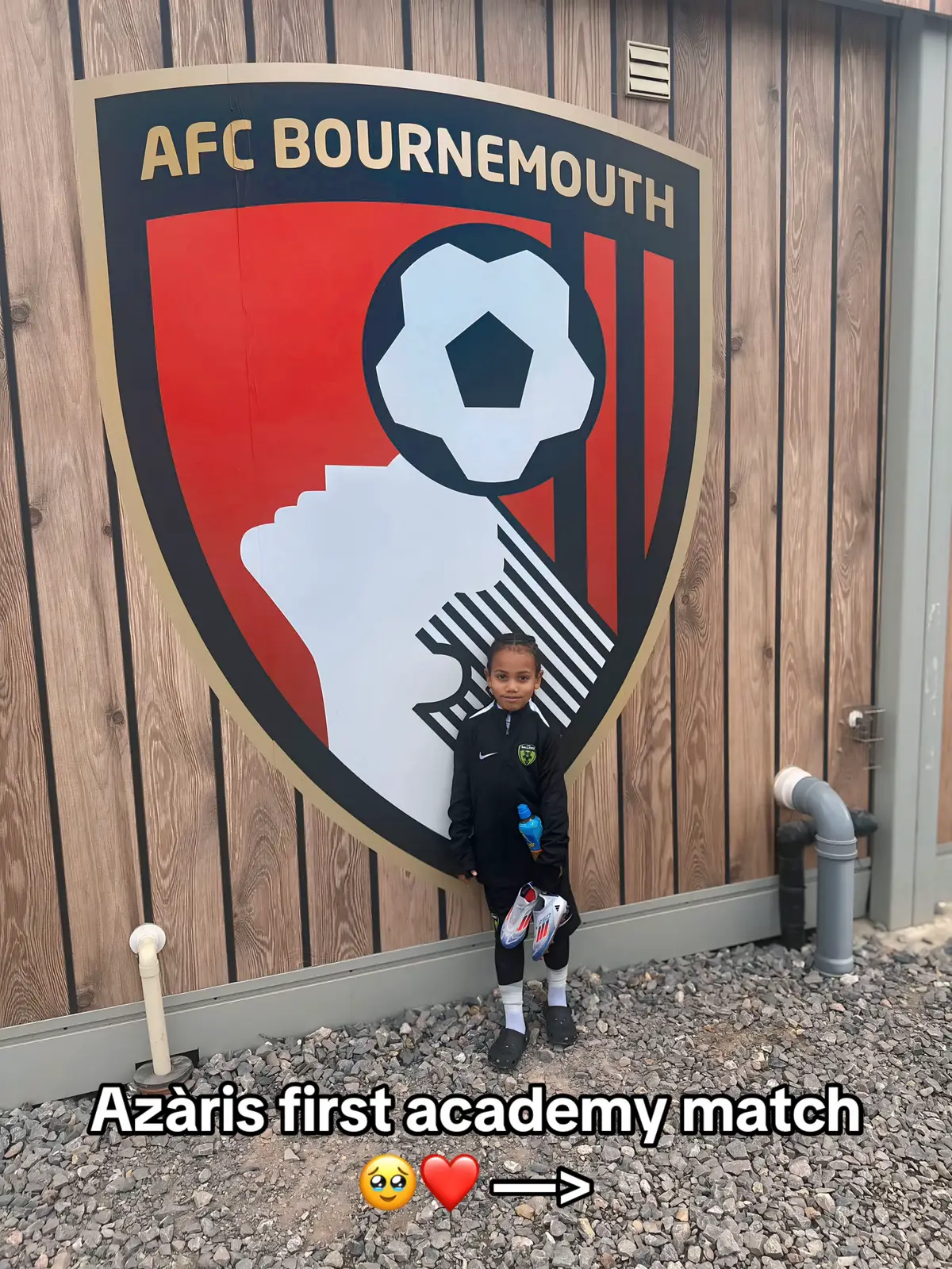 What an opportunity Azàri had today playing at Bournemouth academy training ground @AFC Bournemouth ⚽️❤️ The boys had a great performance, an amazing experience but most importantly they went out there and they had fun!  Massive shout out to Coach Emmanuel ,  Coach Louis and @TOP BALLERZ FOOTBALL CLUB for keeping these boys on their toes, encouraging and believing in them! Giving them a chance! 🙏🏼💫And being at the ready with a ice pack for Azàri 🤣 Then finished the day of at the beach having some team bonding 🥹💚 (scroll to the last photo) #football #bournemouthfootballacademy #topballerzacademy #topballer #academy #footballacademy #preacademy #footballlove #footballdevelopment #development #skills #control #ballcontrol #future #u7s #littleballers #bournemouthfootballclub #adidasfootball #nikefootball #boots #footballboots #grassroots #gameday #matchday #beachlife #teambond 